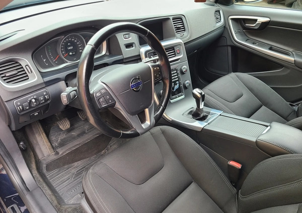 Volvo V60 cena 43000 przebieg: 263000, rok produkcji 2015 z Dęblin małe 67